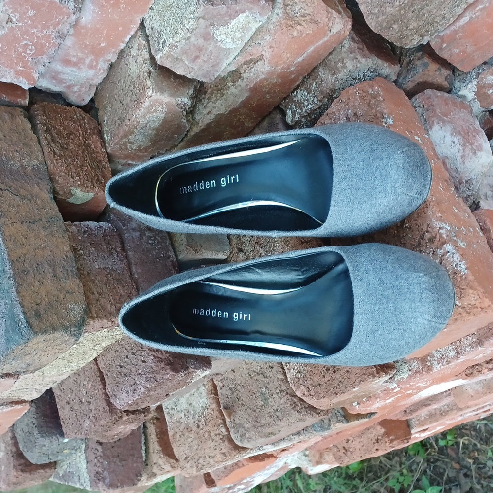 MADDEN GIRL Grey pumps